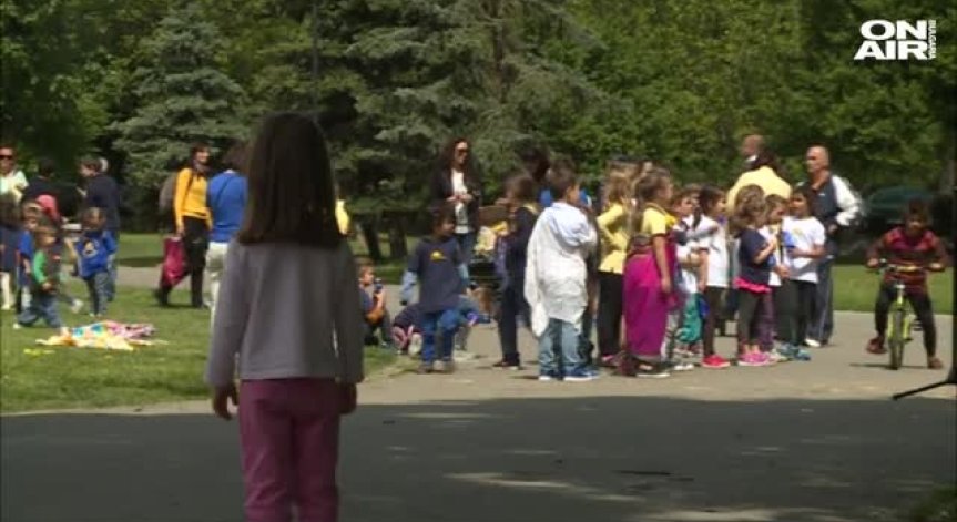 Биологични родители искат да знаят къде са осиновените им деца