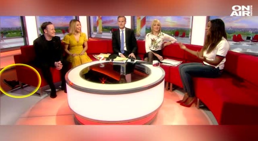 Гаф по BBC: Служителка се скри зад дивана по време на жив ефир