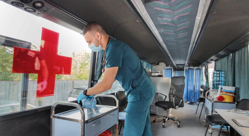 Мобилните ваксинационни пунктове работят и през този уикенд