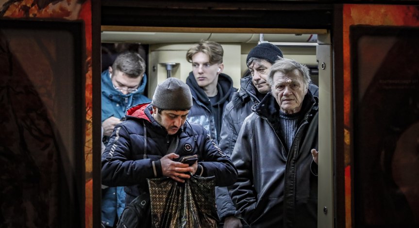 След лицево разпознавана в метрото в Русия арестуват обявилите се срещу войната