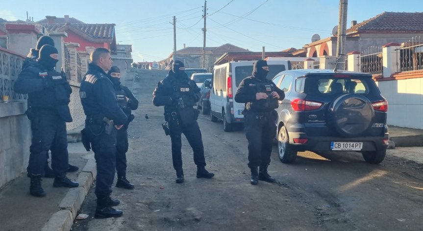 Спецакция срещу група за измами в ромската махала в Карнобат