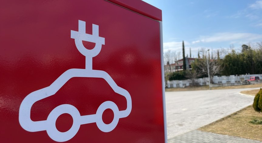 За 5 години: Изграждат 10 зарядни станции за електроавтомобили в столицата
