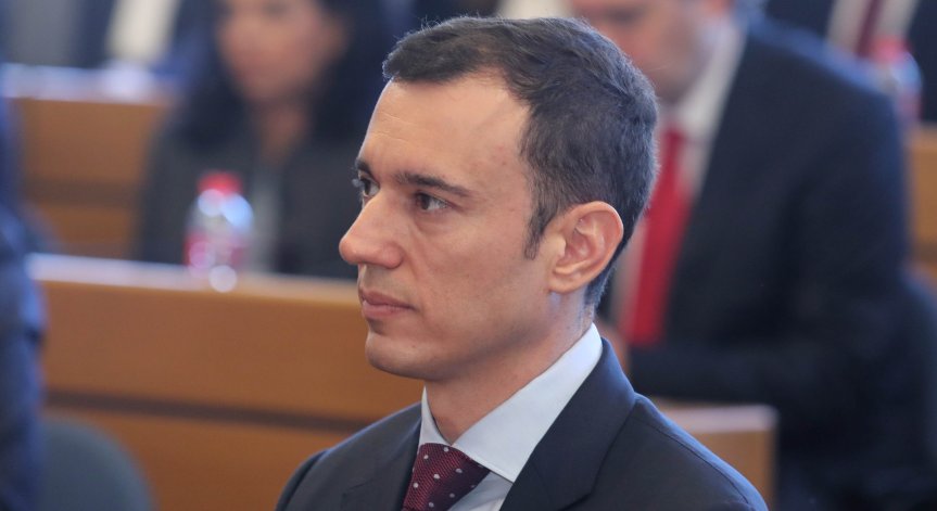Работата в администрацията продължава без сътресения, увери кметът.