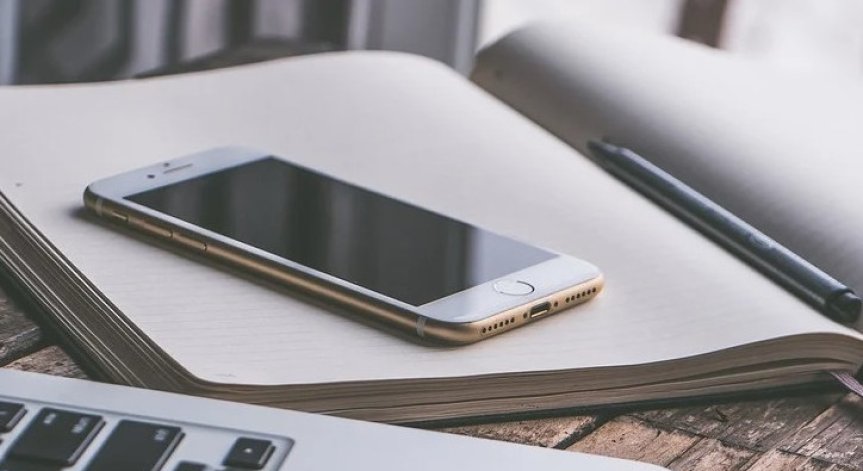 За нов  iPhone - колко работят българите и колко германците?