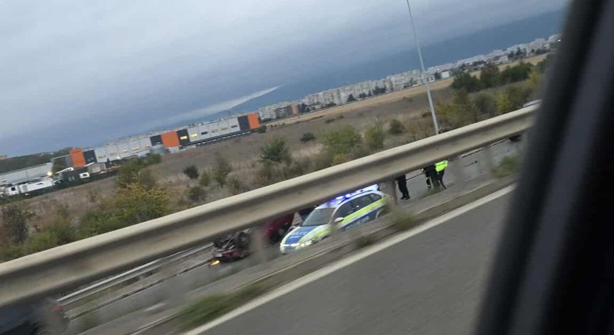 Жена и дете пострадаха, след като кола се обърна на Околовръстното на София