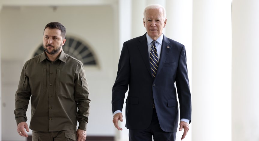Руски дипломат във Вашингтон: САЩ изпратиха Зеленски с утешителни подаръци