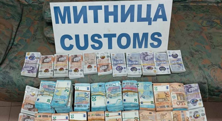 Откриха в тенджера и греда валута за 860 хил. лв.