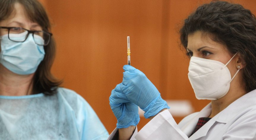 МЗ: Бременните да се ваксинират срещу Ковид-19 след 12-ата гестационна седмица