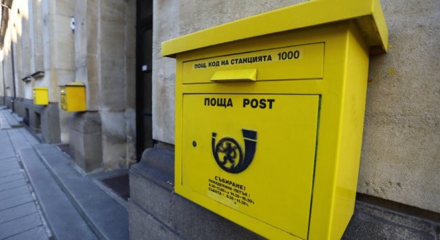 Отменени са полети на авиопревозвачи.