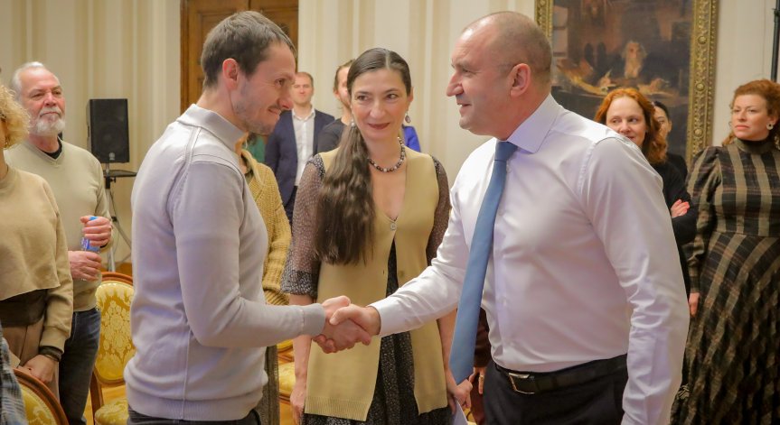 Артисти при Радев: Народният театър да не се превръща в заложник на политически амбиции