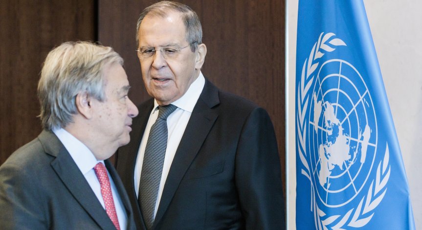 Лавров: Шизофренично е да се говори за мирни преговори с Украйна