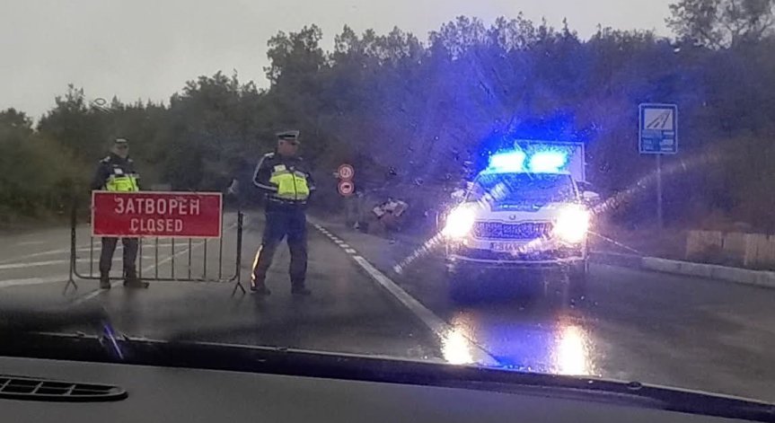Затвориха прохода 