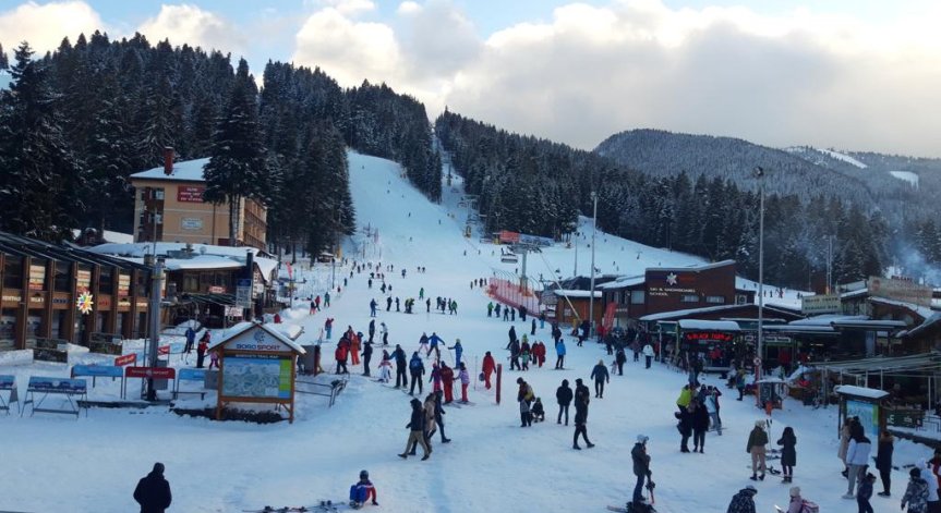 Най-нетърпеливите любители на зимните спортове откриха официално ски сезона в Боровец