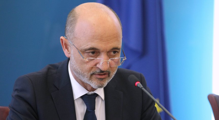 Д-р Меджидиев: Специалистите за медицинските хеликоптери ще се обучават във ВМА