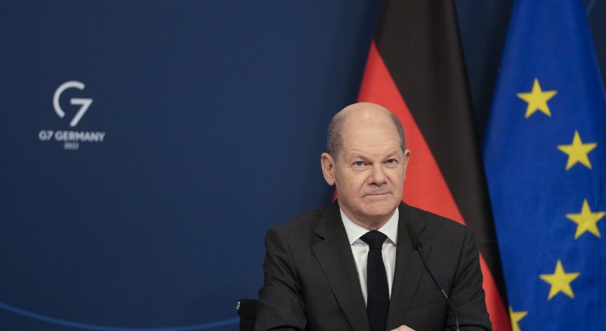 Шолц: Трябват по-решителни действия в борбата с климата, Европа не може сама да спре кризата