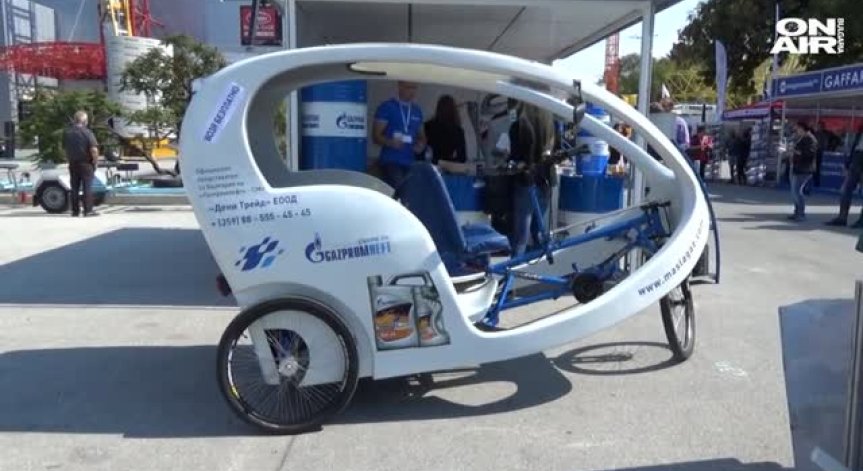 Българска електрическа рикша впечатлява на панаира в Пловдив