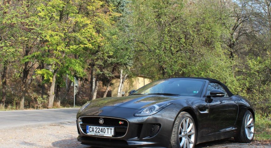 Най-дългото чакане: караме Jaguar F-Type