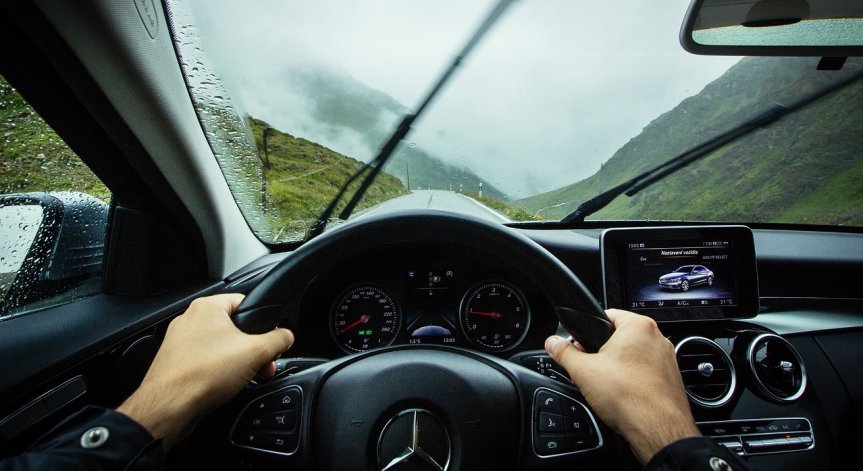 Tesla Cybertruck е на първо място.