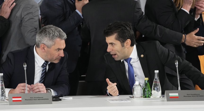 Петков във Версай: Европа да подкрепи финансово България и страните, близо до войната в Украйна