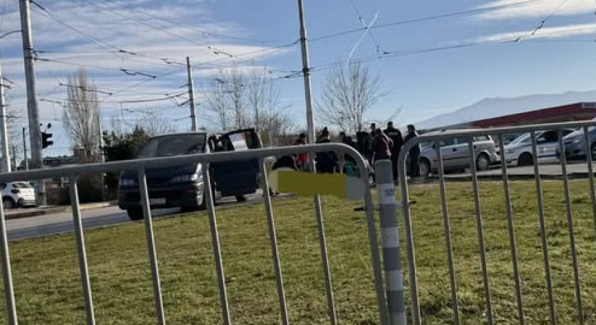 Шофьор блъсна пешеходец в кв. 