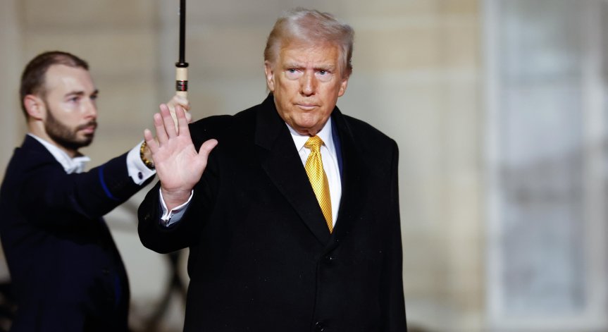 Макрон беше домакин на тристранни разговори със Зеленски и Тръмп.