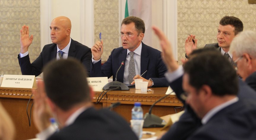 Отново поканиха Ахмед Доган на изслушване в комисията 