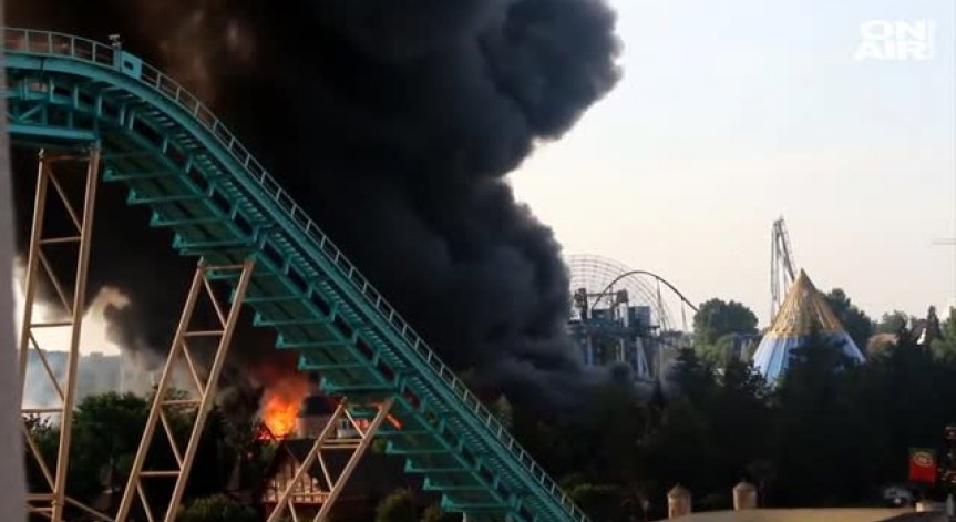 Пожар унищожи огромна част от най-големия увеселителен парк в Германия