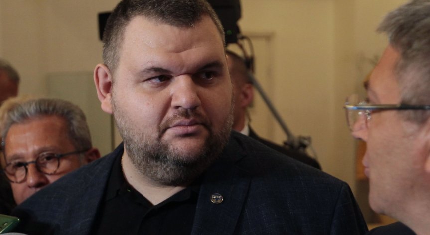 Пеевски се върна в парламента и предложи: ДДС-то на хляба да падне с 5%