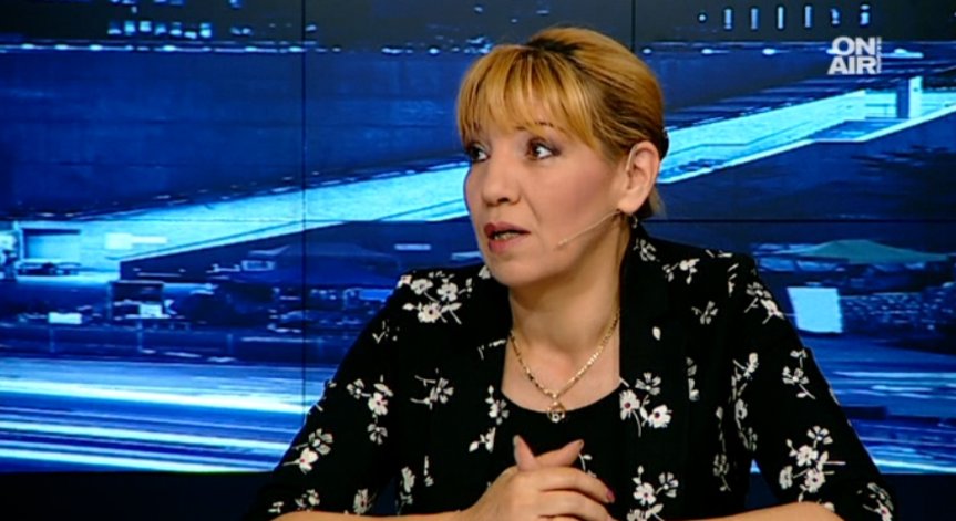 Достатъчни ли са 300 лева допълнително за учителите, работещи в проблемни училища?