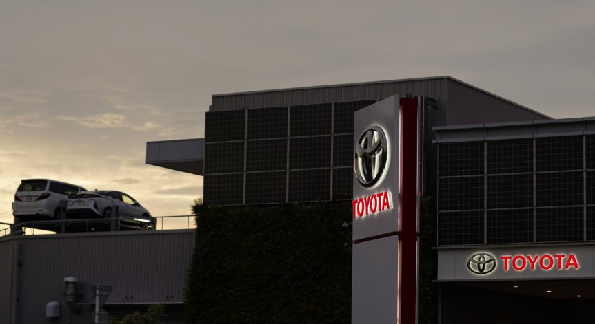 Toyota връща стар модел, спрян от производство в началото на века