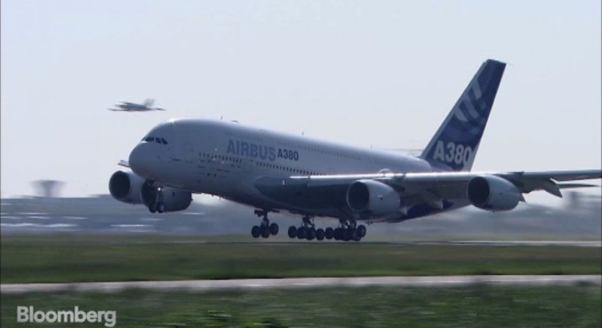 Десет години от първия полет на Airbus A380