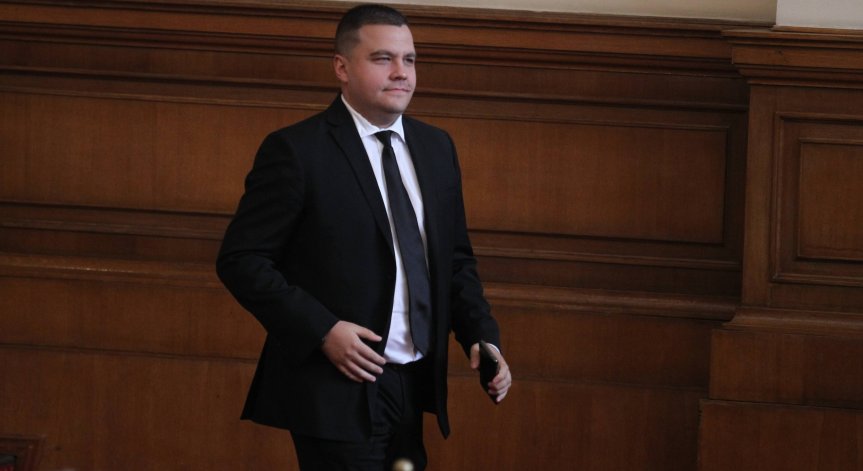 Балабанов: Необмислен пост на Петков българинът да дарява заплати за оръжие