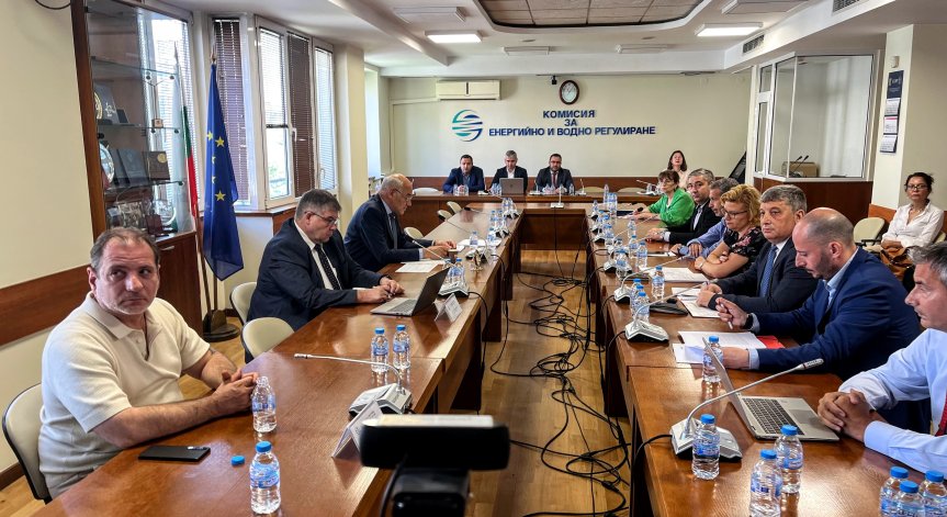 КЕВР: Парното поевтинява средно с 8,44% за следващия отоплителен сезон