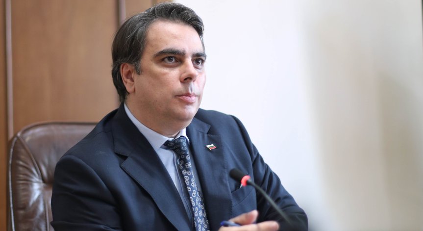 Асен Василев в Брюксел: Ситуацията в Украйна става критична, ЕС трябва да действа бързо