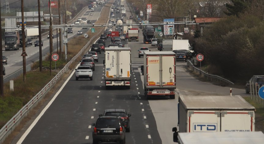 В посока София движението на тежкотоварни МПС над 12 т ще се ограничи.