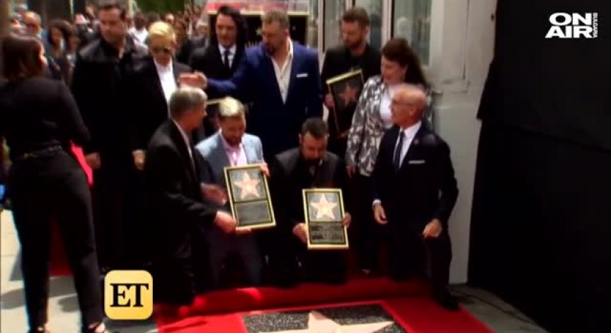 Момчешката банда NSYNC със звезда на Алеята на славата в Холивуд
