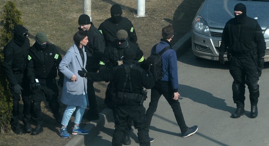 Задържаха над 240 души при поредните протести в Беларус