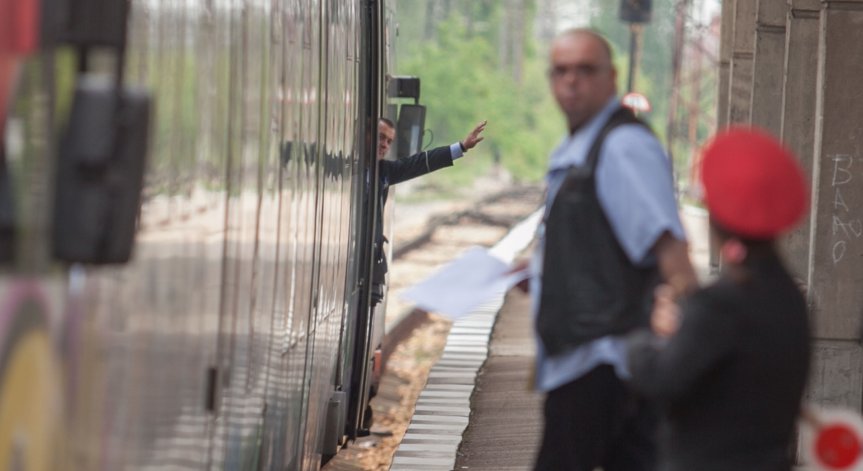 БДЖ го закъса - търсят над 2000 служители при средна заплата 1900 лв.