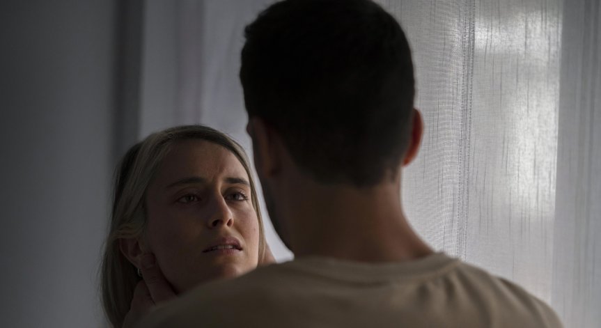 Когато чарът крие опасност.