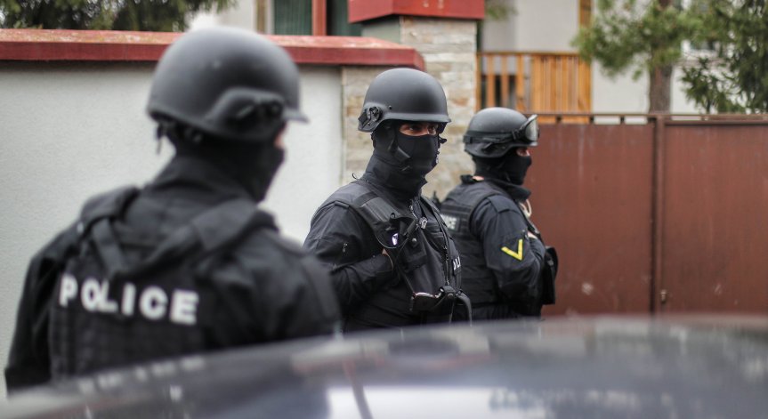 ГДБОП задържа в Перник петима души за незаконен дърводобив