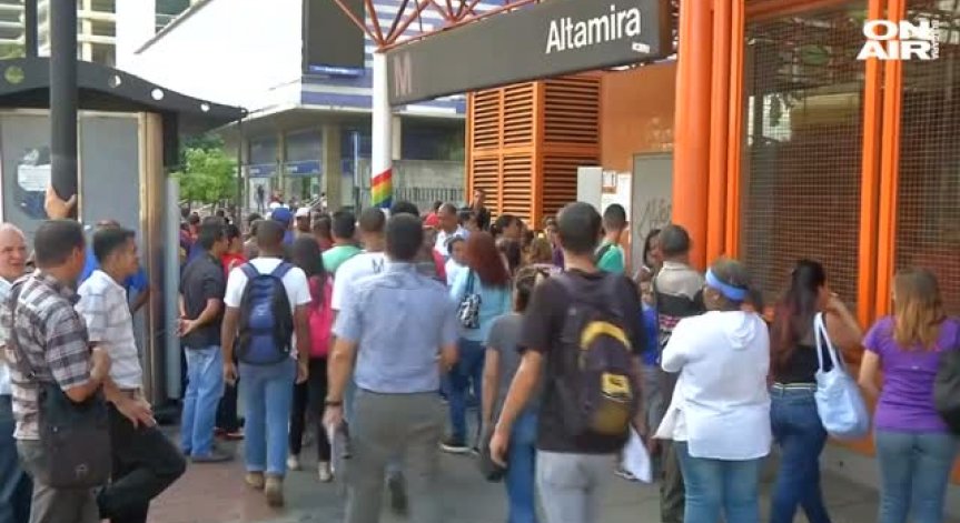 Венецуелската столица Каракас остана без ток за час, спря и метрото