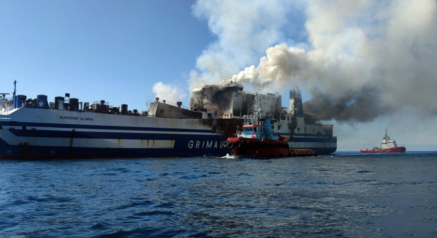 Откриха жив един от издирваните пасажери от ферибота в Йонийско море