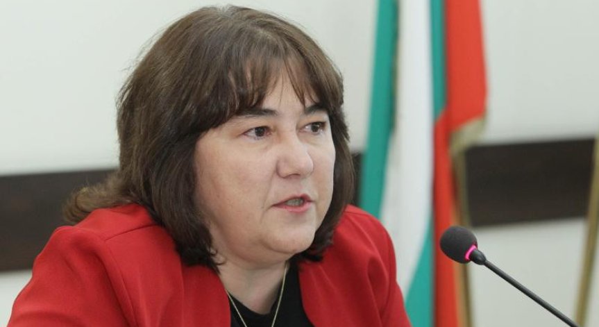 Велкова: Август късаме с две международни банки, свързани с Русия