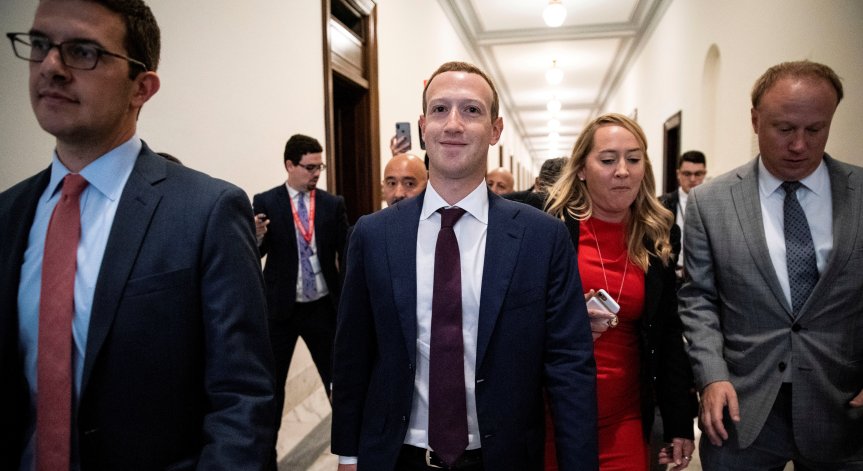 Зукърбърг предприе кръгова отбрана на Facebook в Белия дом