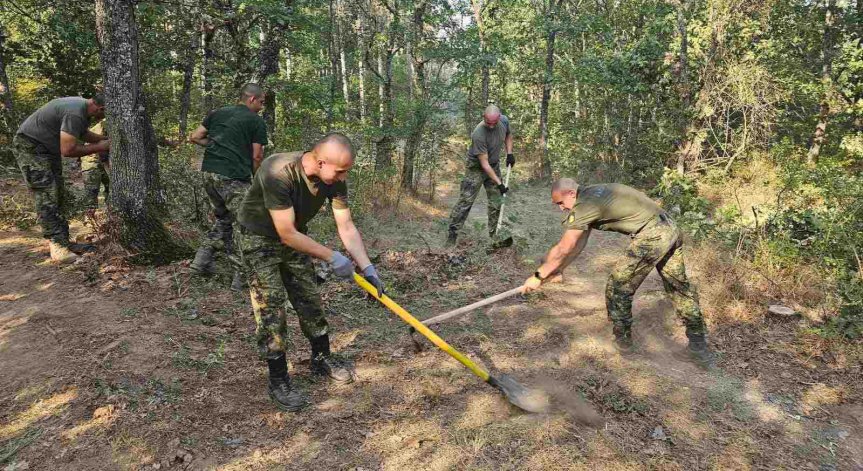 Потушиха 200 пожара, но се разразиха нови огнища в страната