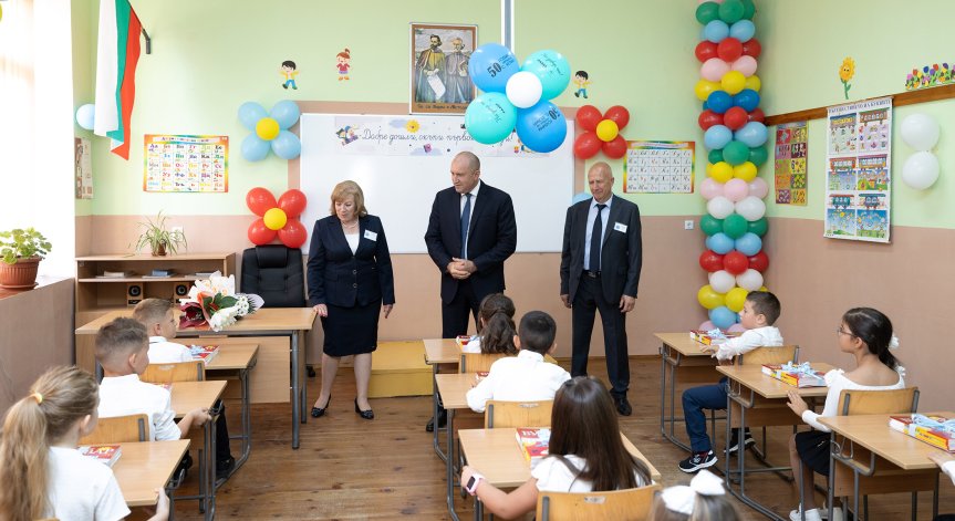 Радев: Всяко българско дете трябва да има равни възможности да разгърне таланта си