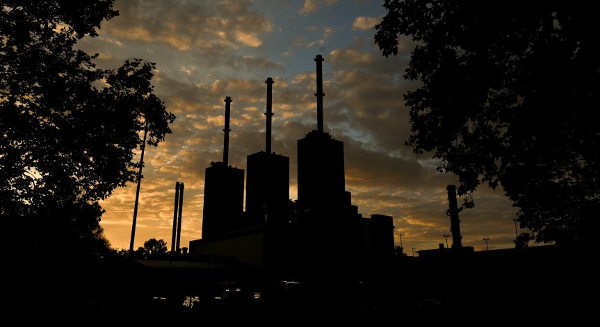 Европа се страхува от зимата - приглушава светлините и съкращава душовете