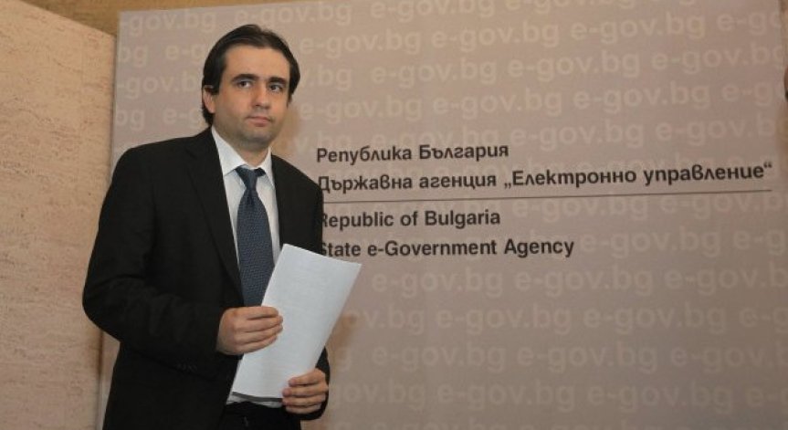 Министър Божанов: Първата ни задача е да отпаднат излишните удостоверения