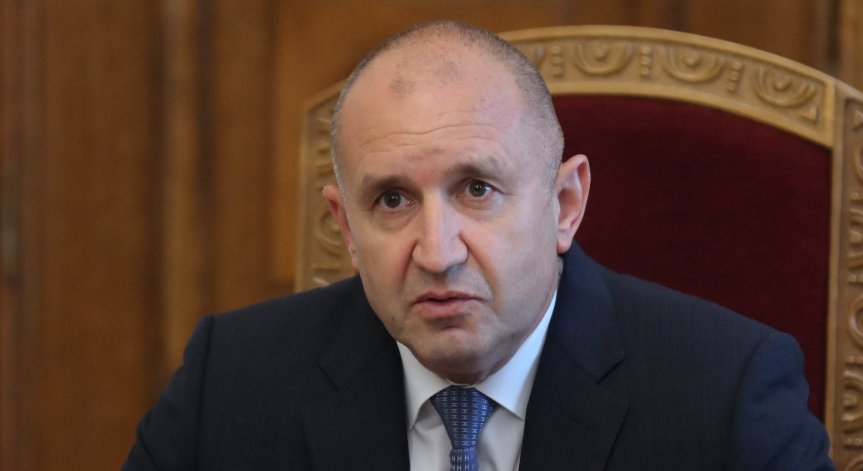 Президентът ще бъде придружен от съпругата си на откриването.