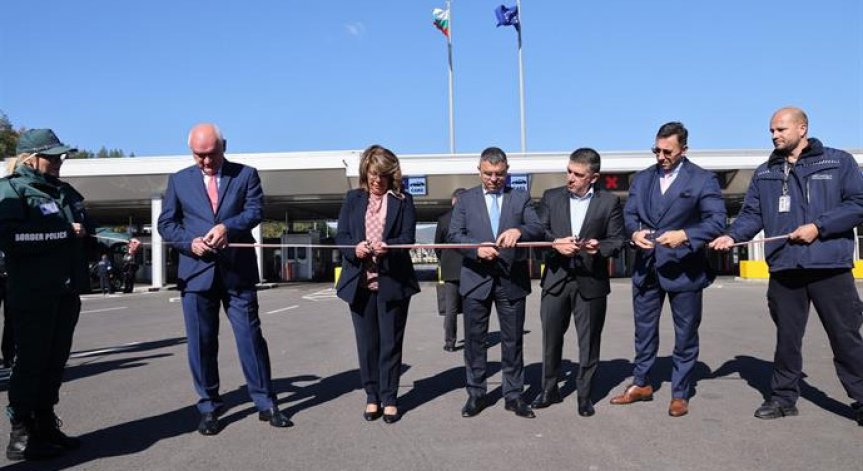 Пунктът вече разполага с по седем ленти за влизане и за излизане от страната.